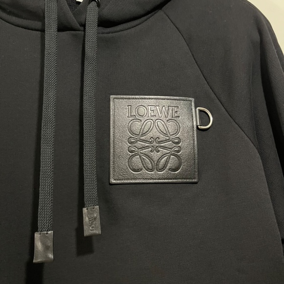 ❌SOLD❌  NWT LOEWE Black Cropped Hoodie with Anagram logo leather patch Size M - Picture 3 of 10